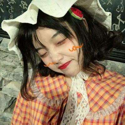 患者没挂上号 医生蹲在地上看CT片