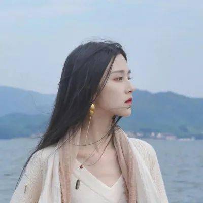 女子结婚为出图请了五十个摄影师